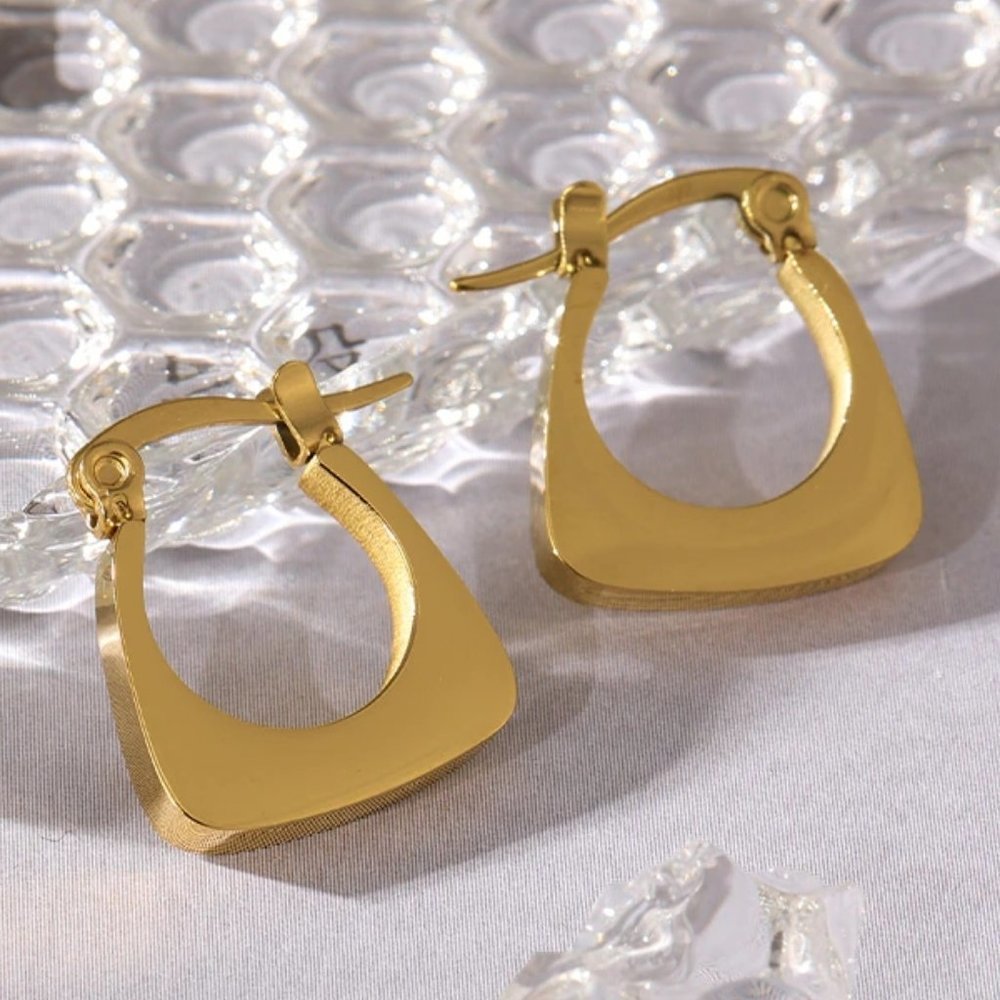 New 18K Gold Plated Square Geometric Hoop Earrings - Picture 1 of 5
